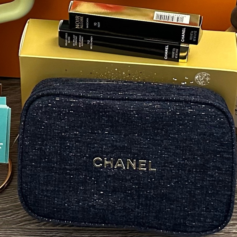 SOLD Chanel Exclusive Holiday Gift Set 2023 (ONE LIPGLOSS & ONE MASCARA)